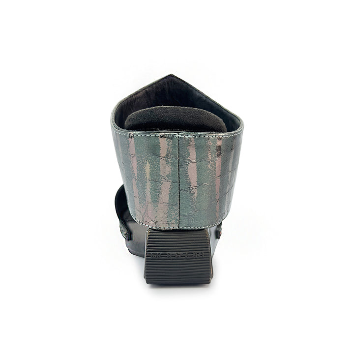 Virginia 3 - Metallic Teal Flips to Black