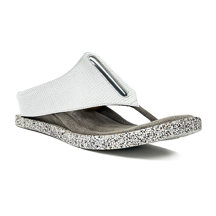 Iris 2 - White flips to Black