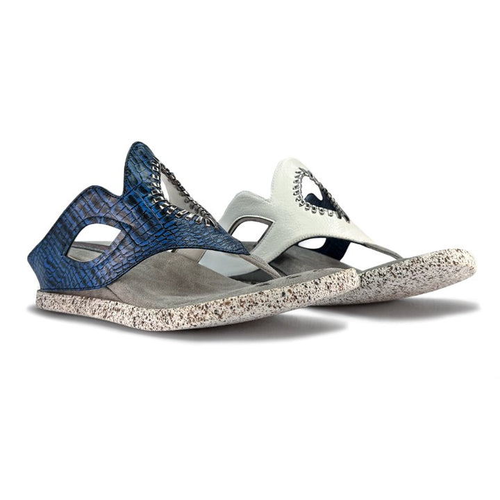 Lirah 4 - Navy Metallic flips to White