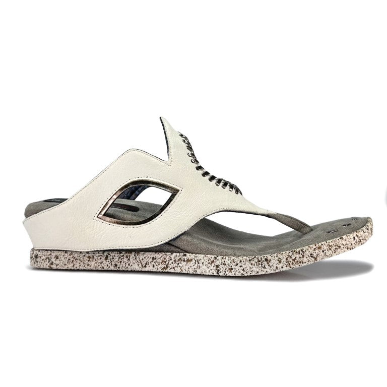 Lirah 4 - Navy Metallic flips to White