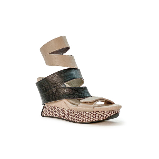 Karma 2 - Taupe flips to Black