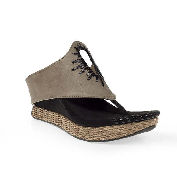 Ophelia - Beige flips to Taupe