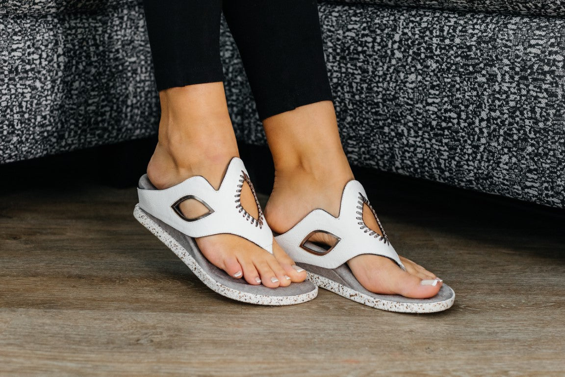 Lirah 4 - Navy Metallic flips to White – modzori.com